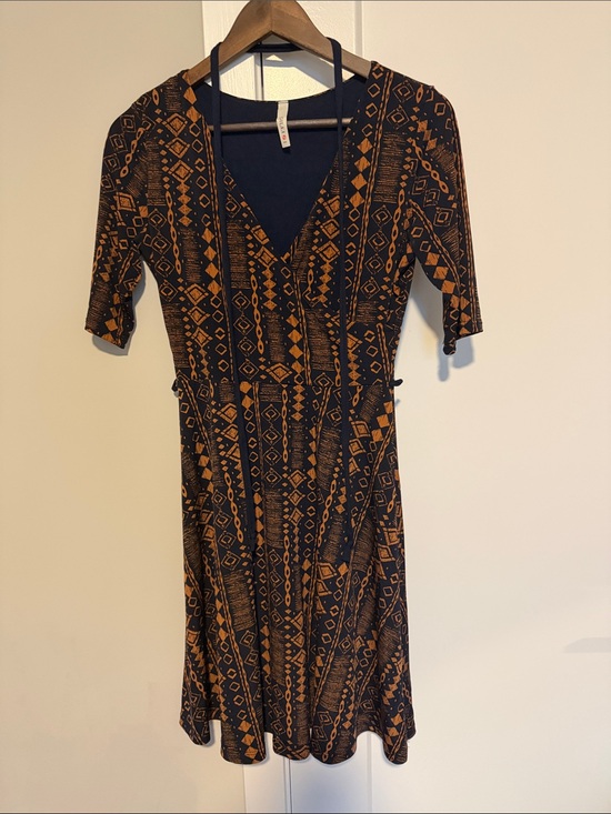 Gilli Dresses & Skirts - Gilli Black and Rust Wrap Midi Dress